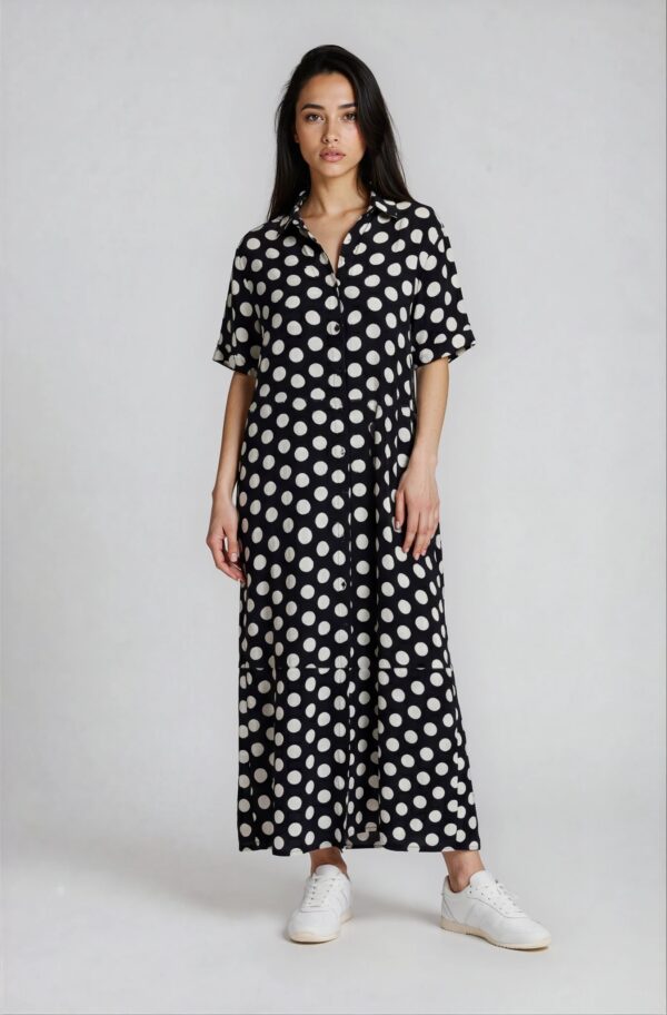 ΠΟΥΑ ΣΕΜΙΖΙΕ ΚΟΝΤΟΜΑΝΙΚΟ ΦΟΡΕΜΑ ΜΕ ΚΟΥΜΠΙΑ